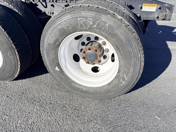 2012-freightliner-m2-semi-truck-tractor-image-5