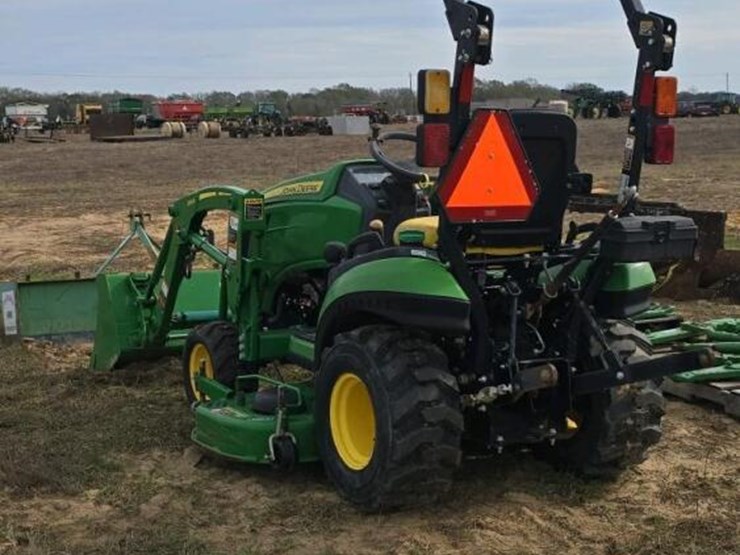 2017-john-deere-1025-image-9