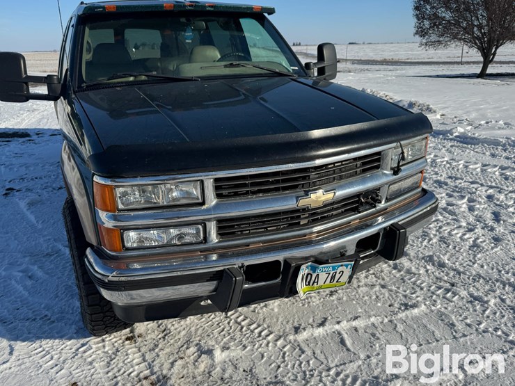 1996-chevrolet-suburban-1500-image-9