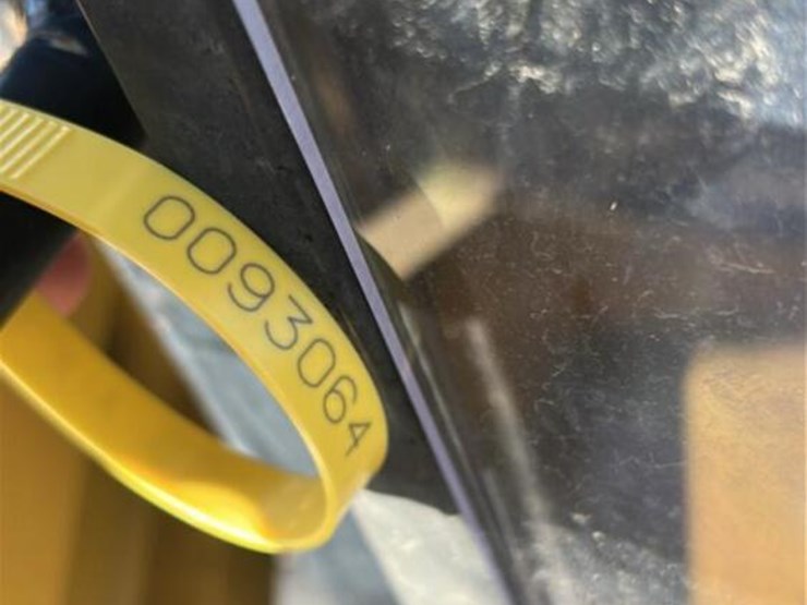 2017-caterpillar-277d-image-21