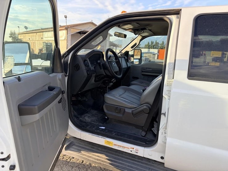 2012-ford-f550-image-12