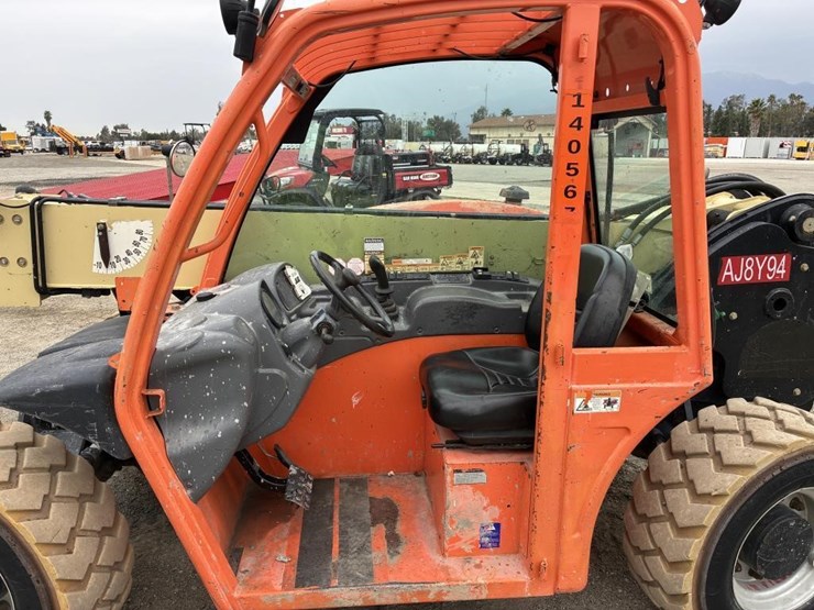 2015-jlg-g5-18a-image-18