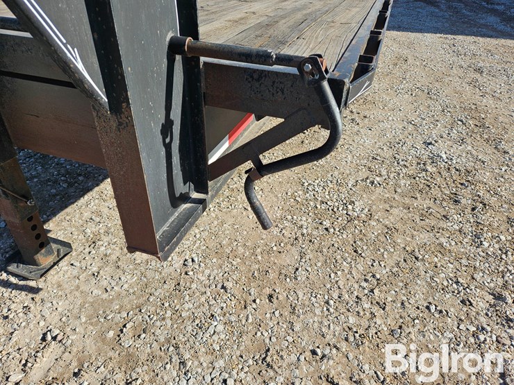 2008-neal-t/a-16'-gooseneck-flatbed-trailer-image-13