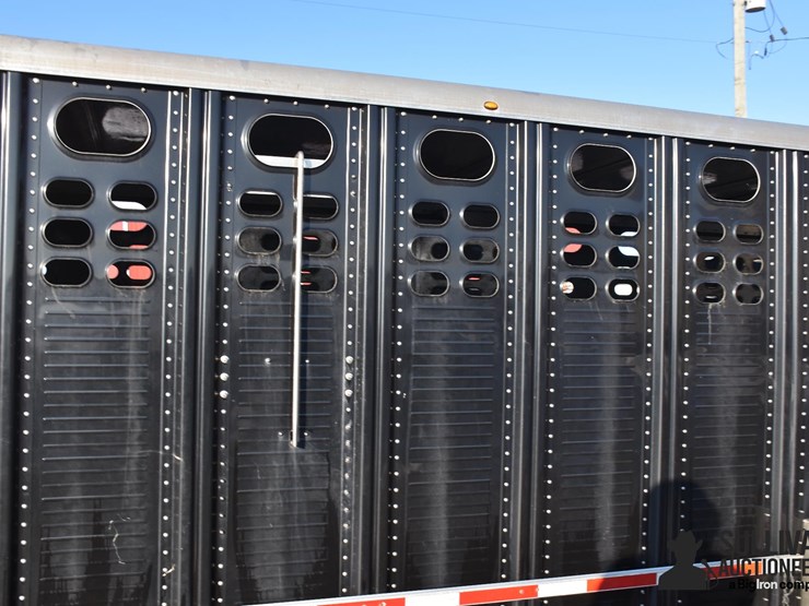 2020-wilson-livestock-trailer-image-20