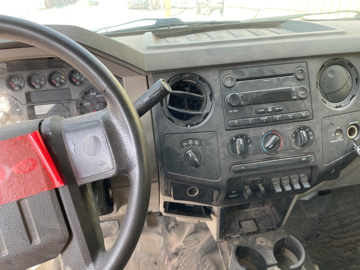 2008-ford-550-image-15