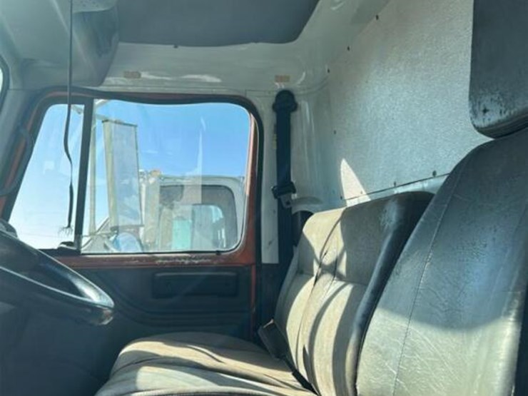 1995-international-4700-image-11