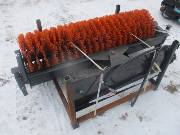 #6574-•-61"-skid-steer-sweeper-work-width-:1550mm;-speed-:30-50r/min;-work-pressure-:10mpa-22mpa-size:-1970*520*850mm-weight-:234kg-image-5