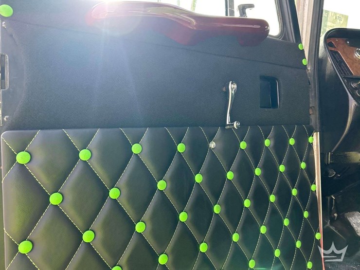 2004-peterbilt-357-image-12