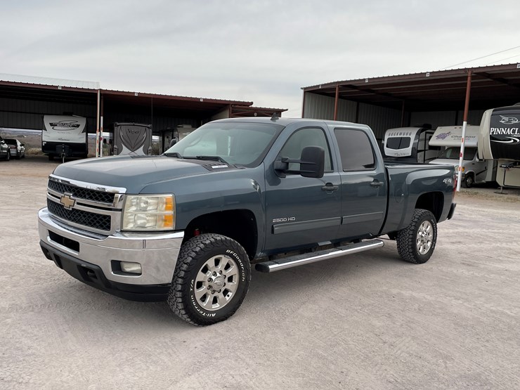 2011-chevrolet-silverado-2500hd-lt-image-1