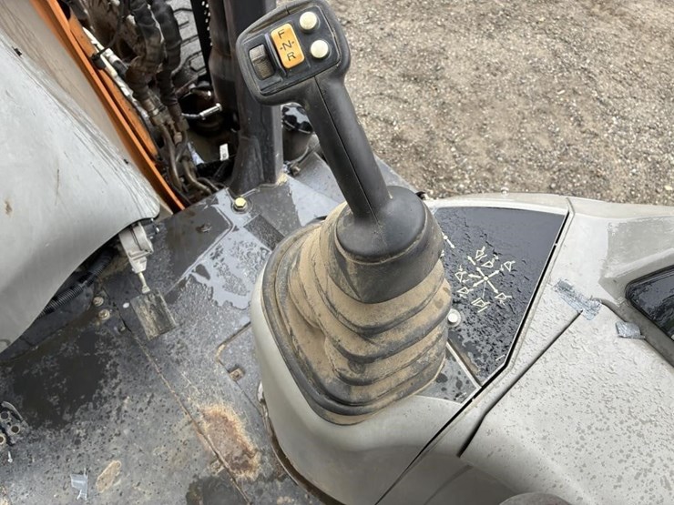 2019-case-580sn-image-25