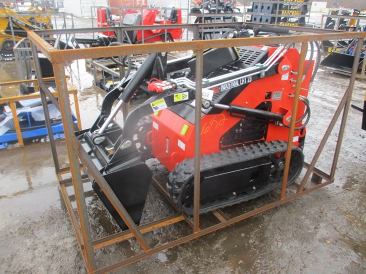 #6652-•-agt-lrt23-tracked-skidsteer-agt-lrt23-tracked-skid-steer-rato,-23-hp,-gasoline-engine-with-epa,,-bkt,-image-1