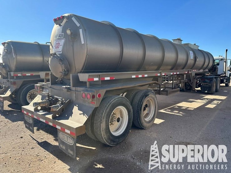 (x)-2011-overland-130-bbl-/-5460-gal-2-compartmen...-image-3