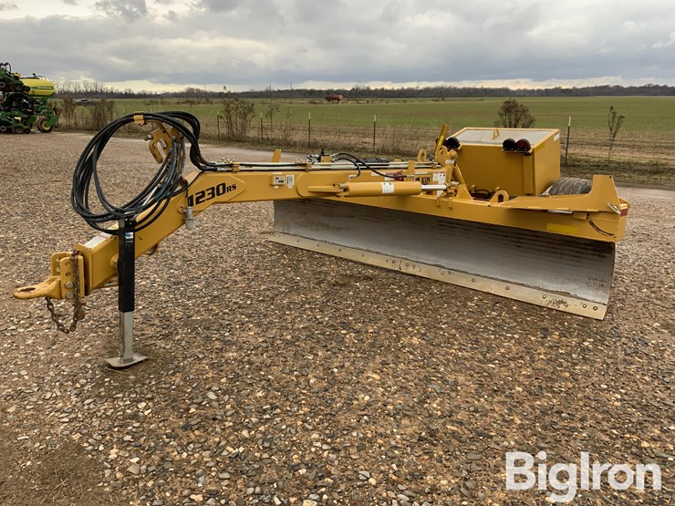 2023-landoll-icon-1230rs-pull-type-blade-image-1