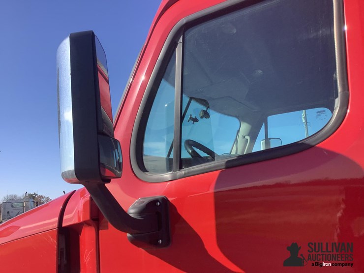 2018-freightliner-cascadia-125-image-14