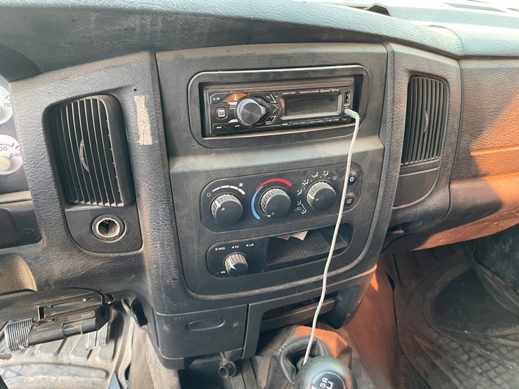 2004-dodge-3500-image-11