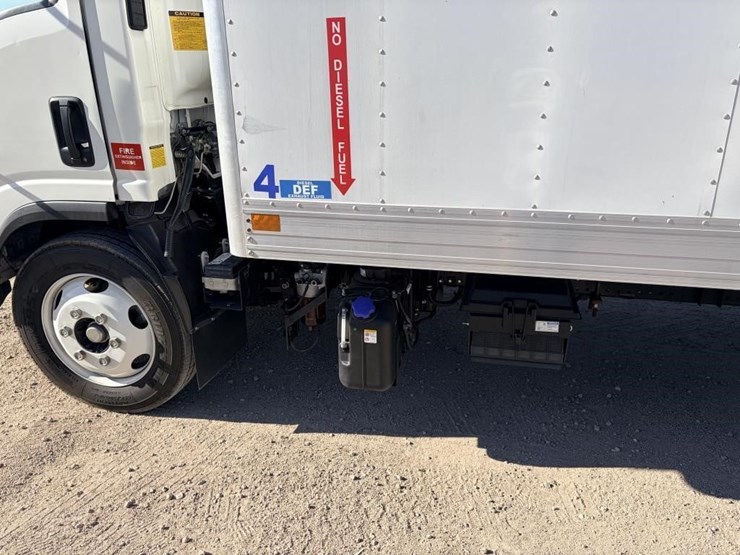 2023-isuzu-nrr-image-8