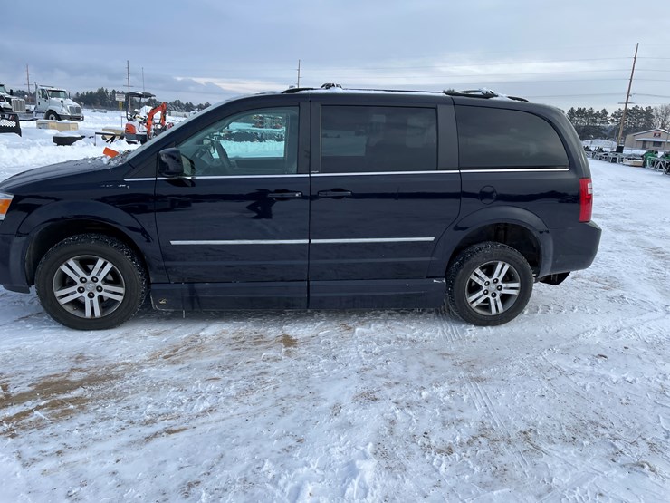 2010-dodge-grand-caravan-image-17