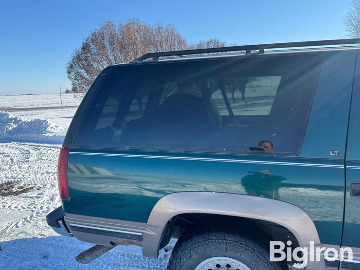 1996-chevrolet-suburban-1500-image-19