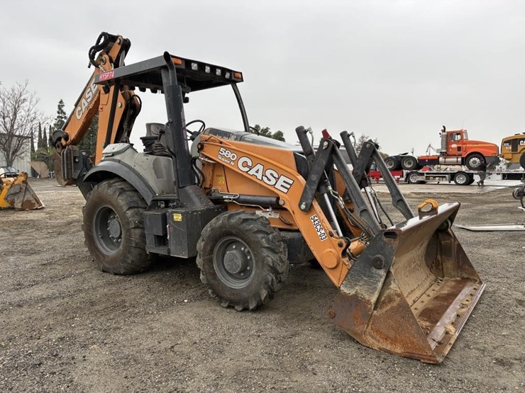 2018-case-580sn-image-2