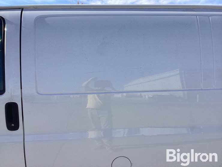 2017-gmc-2500-image-16