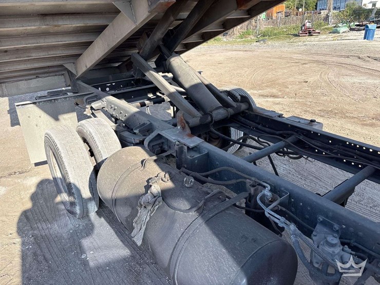 2007-mitsubishi-fuso-fe84d-image-23