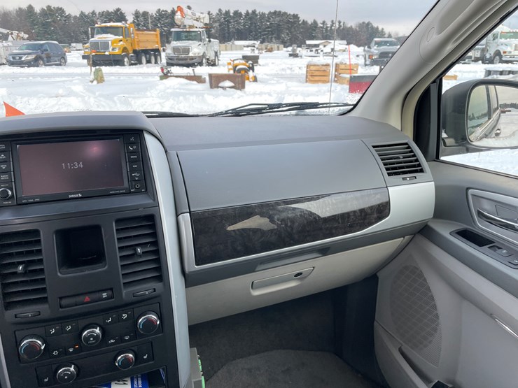 2010-dodge-grand-caravan-image-50