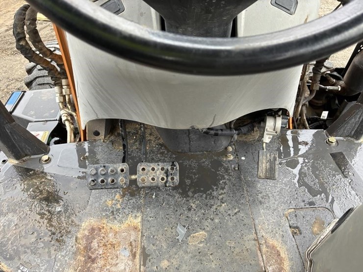 2019-case-580sn-image-20