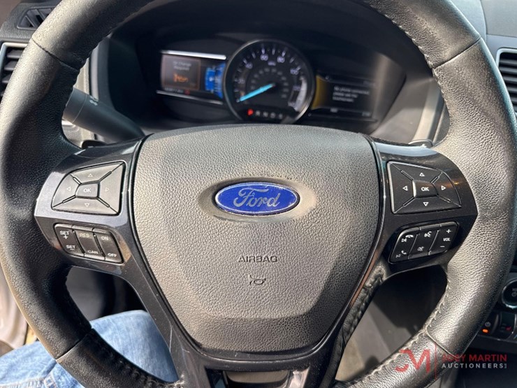 2017-ford-explorer-xlt-image-29