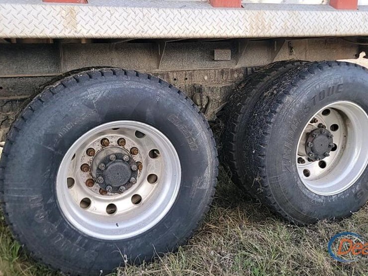 2016-peterbilt-579-image-12