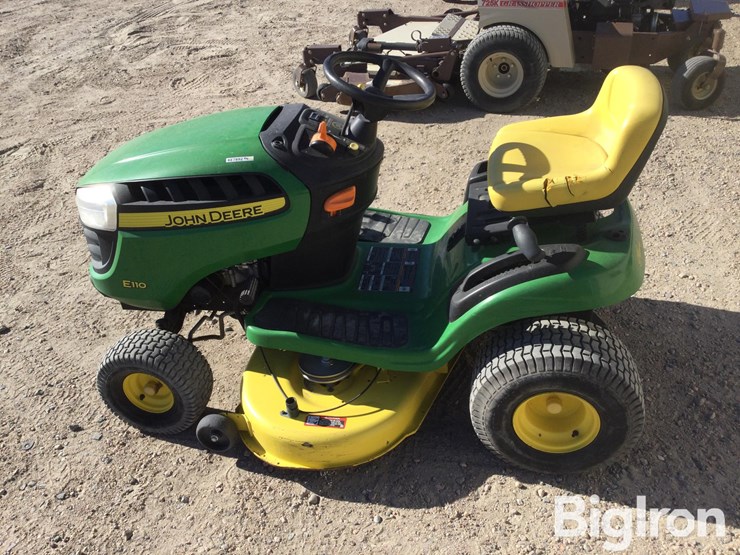 2018-john-deere-e110-image-4