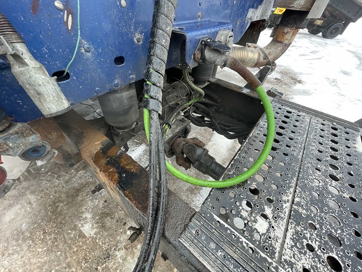 #308-•-2005-freightliner-columbia-semi-tractor-(has-wi-title)-(denmark,-wi)-image-48