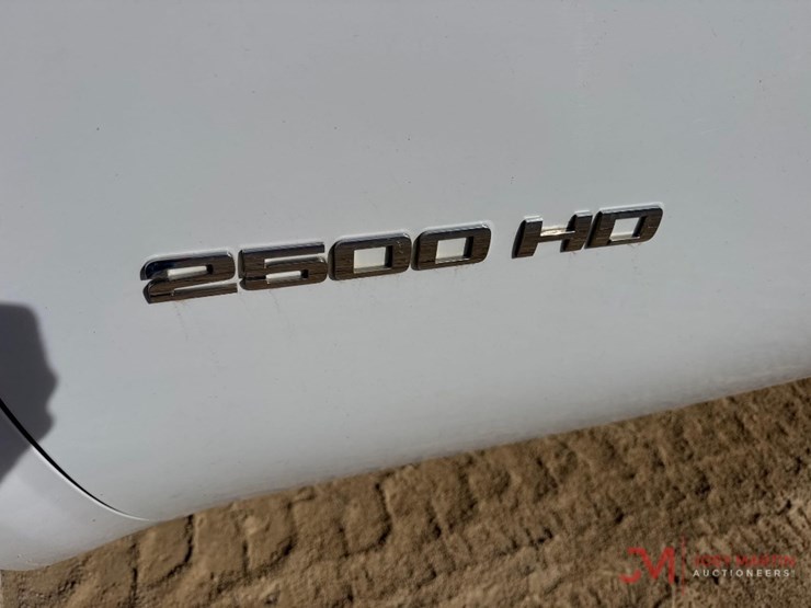 2012-gmc-sierra-2500-image-8