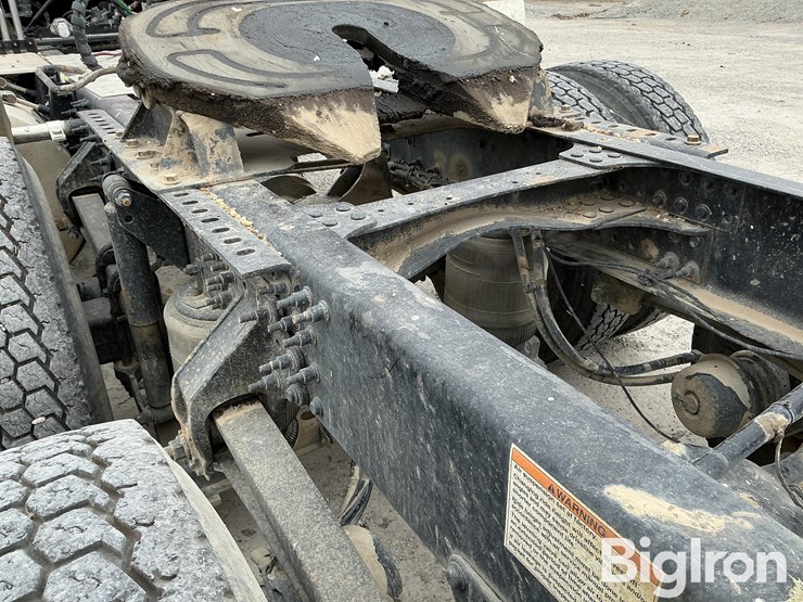 2016-mack-pinnacle-cxu613-image-12