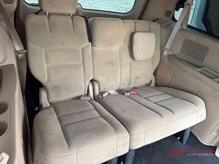 2015-dodge-grand-caravan-image-12