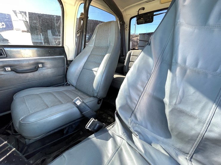 1995-jeep-wrangler-image-26