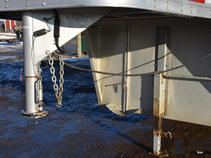 2019-featherlite-24'-t/a-aluminum-livestock-trailer-image-11