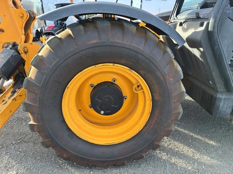 2014-jcb-telescopic-reach-lift-image-8