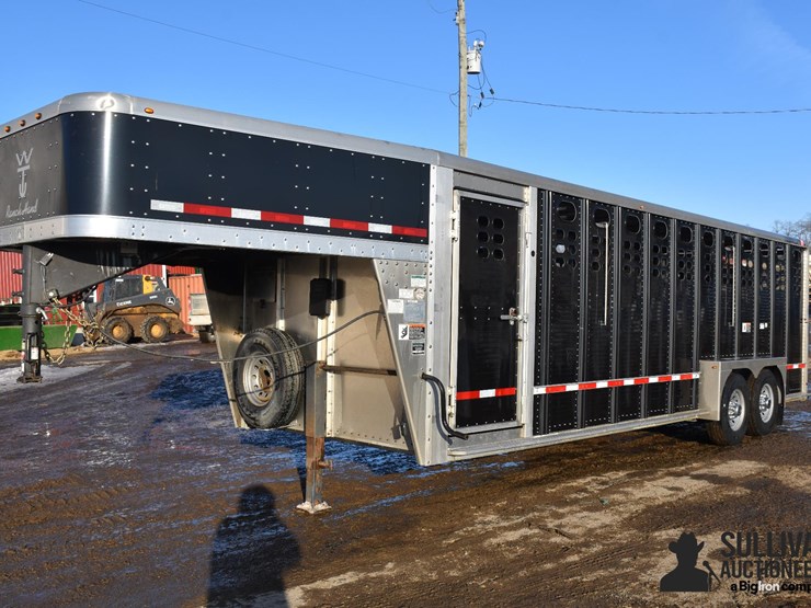 2020-wilson-livestock-trailer-image-12