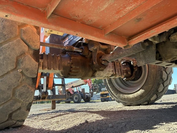 2006-jlg-g9-43a-image-12