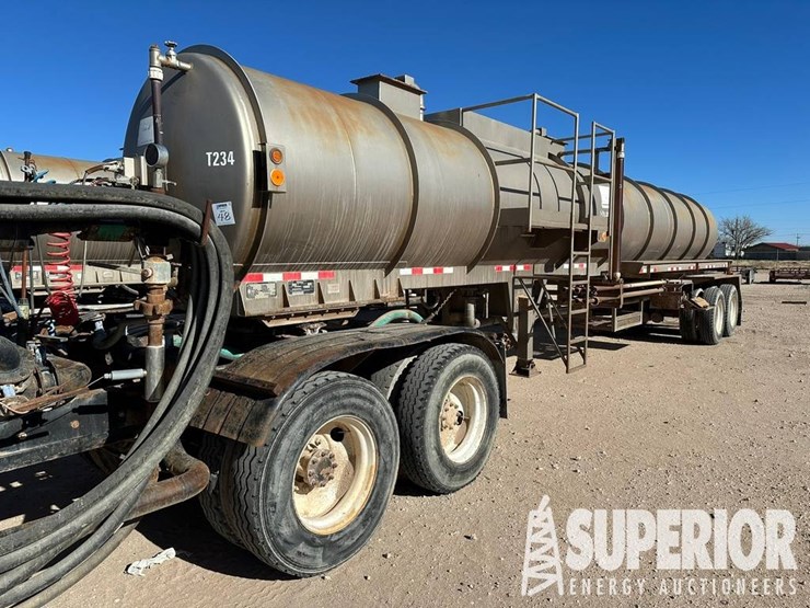 (x)-2011-overland-130-bbl-/-5460-gal-2-compartmen...-image-1