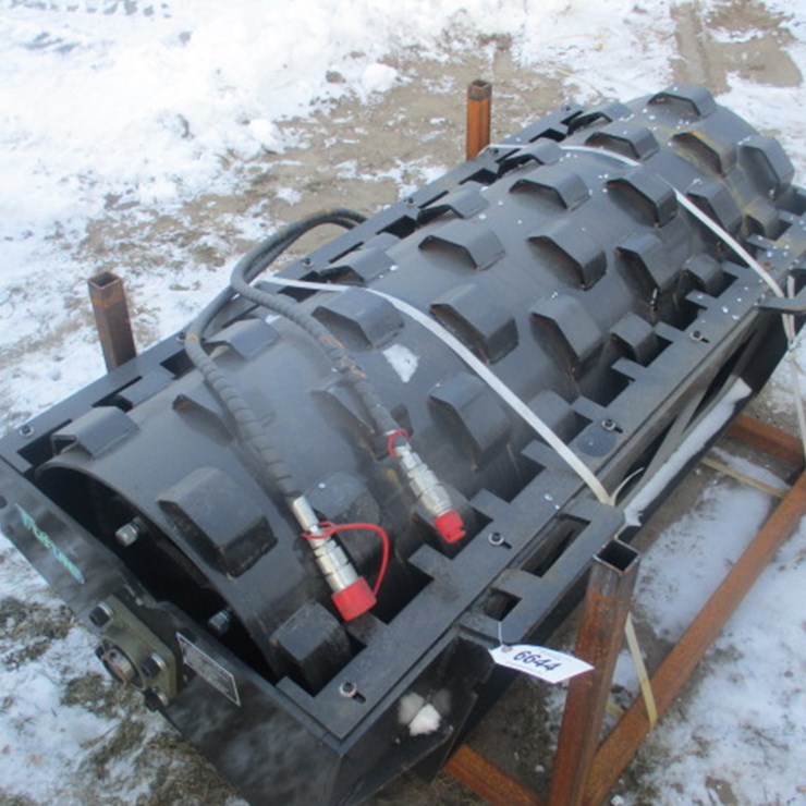 #6644 • Skid Steer Compactor Wheel Working width: 1500mmVibration frequency: 10-20HZWorking pressure: 10-22MPAFlow rate: 20-60L/Weight: 483KG