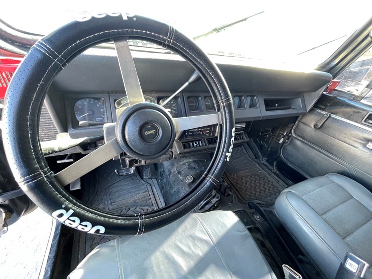 1995-jeep-wrangler-image-17