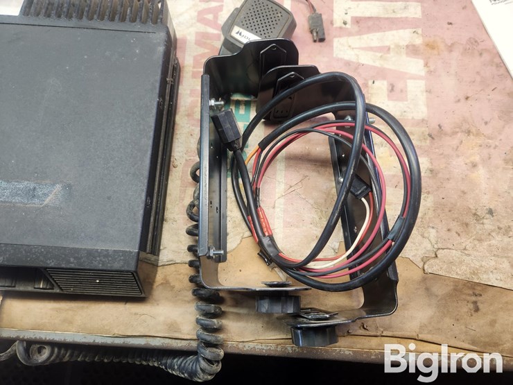 assorted-business-band-radios-image-9