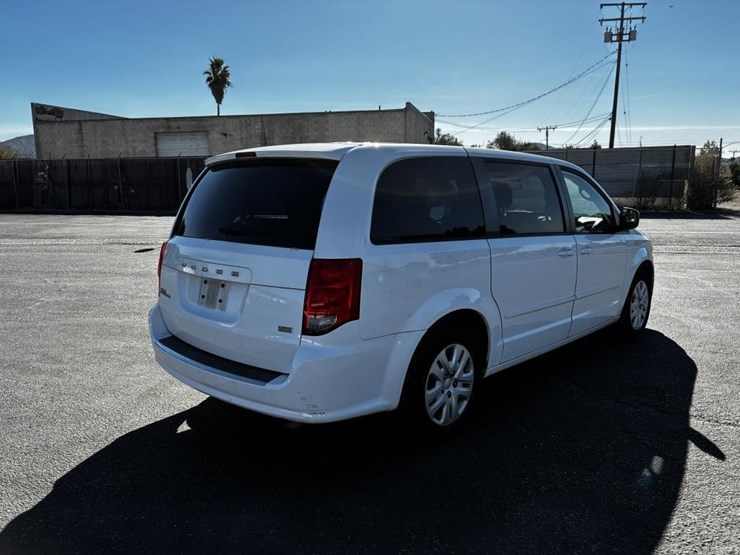 2015-dodge-caravan-image-3