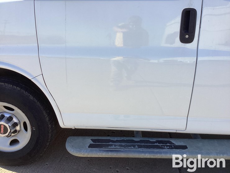 2017-gmc-2500-image-14