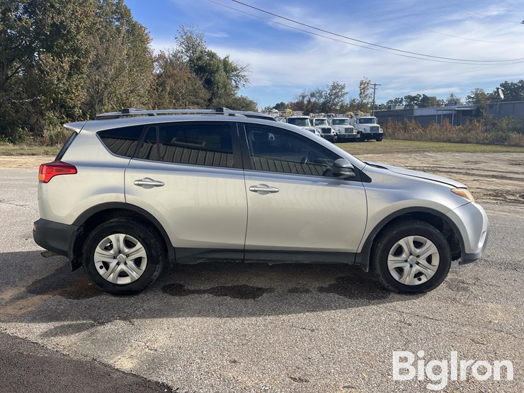 2013-toyota-rav4-le-image-4