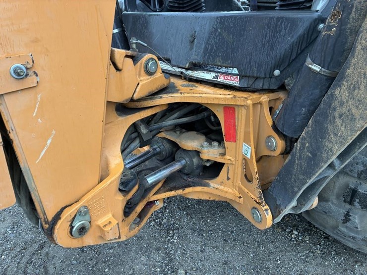 2019-case-580sn-image-15