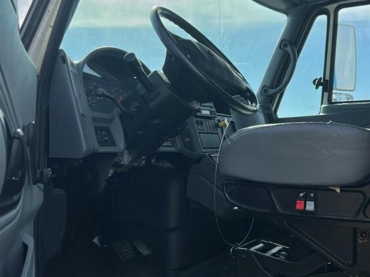 2006-international-durastar-4400-image-12