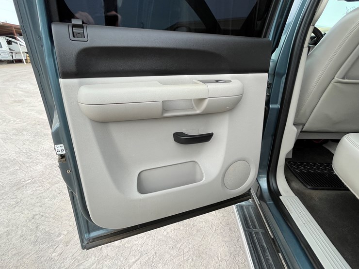 2011-chevrolet-silverado-2500hd-lt-image-108