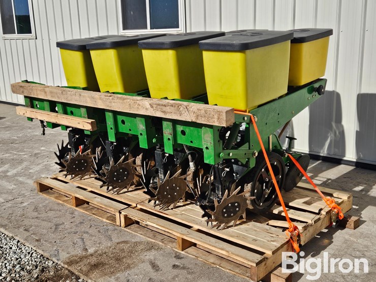 john-deere-max-emerge-plus-row-units-w/precision-planting-v-drives-image-1